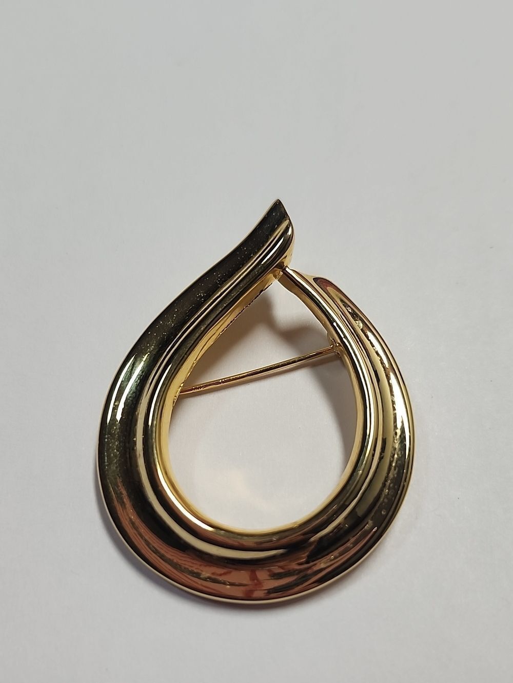 Gold Tone Brooch Vintage Classic Jewelry